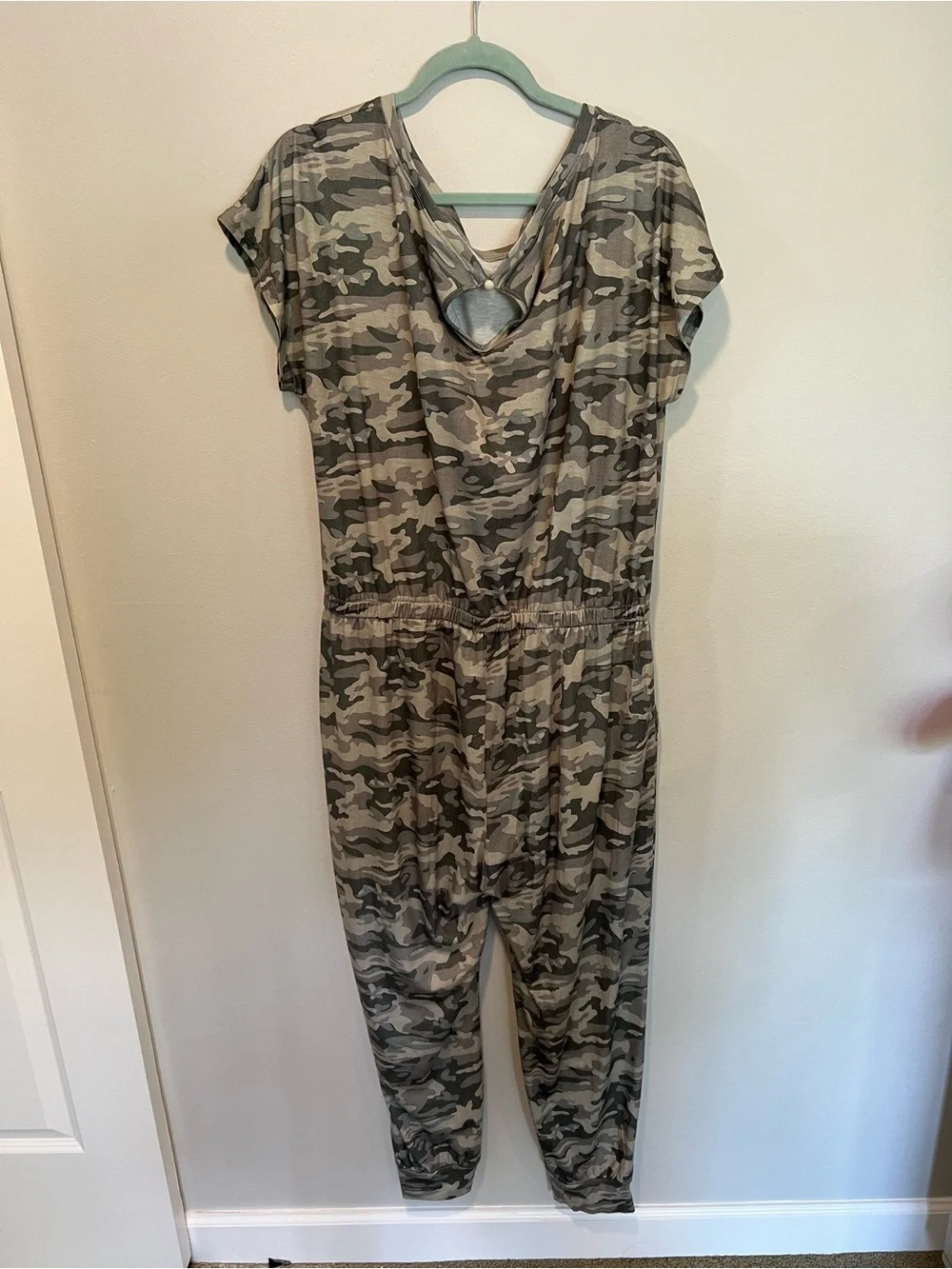 Pretty Garden Camo Jumpsuit Women’s XL Camouflage Lounge Romper - Picture 2 of 3